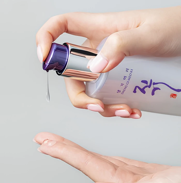 DAENG GI MEO RI Vitalizing Hair Serum - 140ml alternate